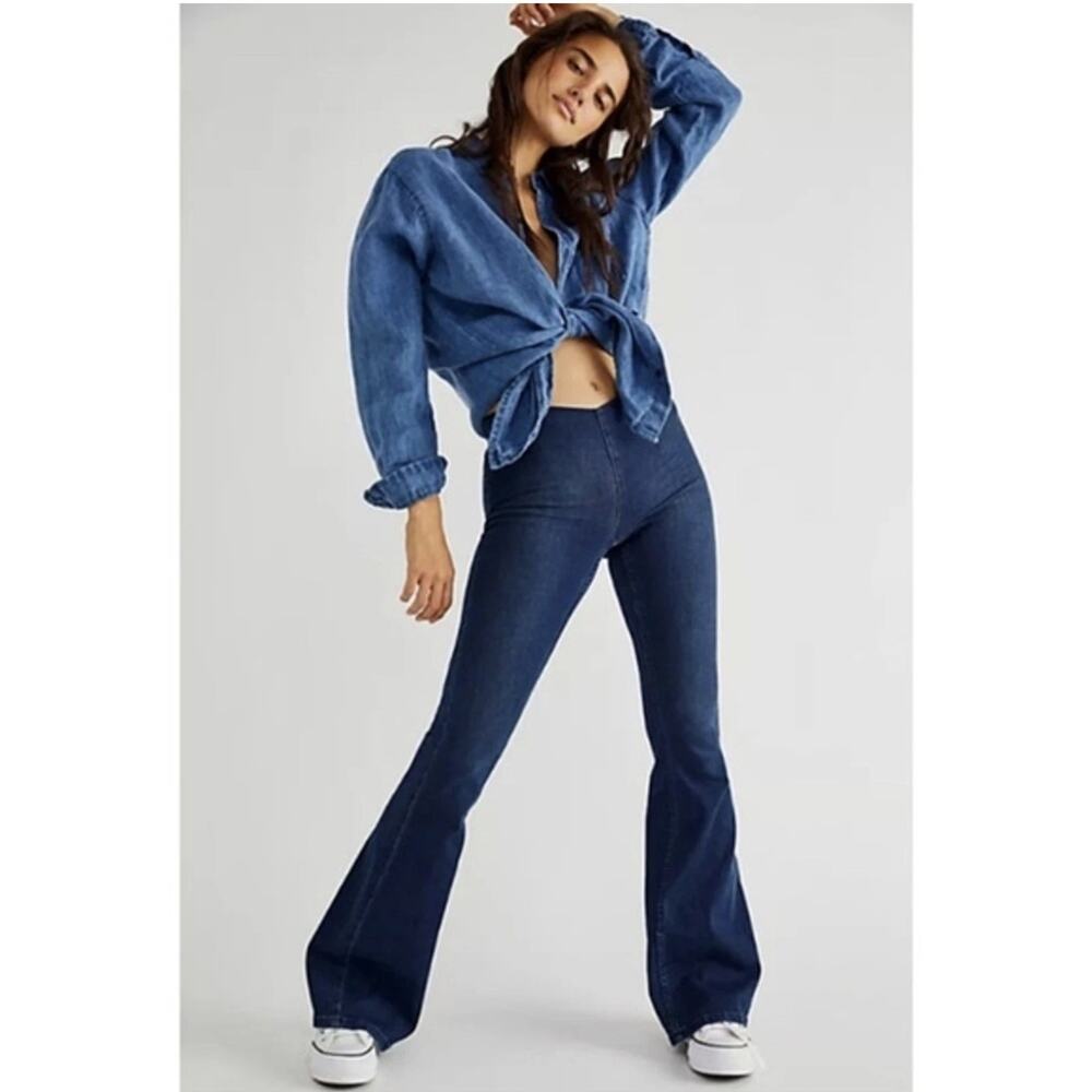 Free People Penny PullOn Flare Jeans Low-Rise Bell Bottoms Rich Blue Size 25 Y2K